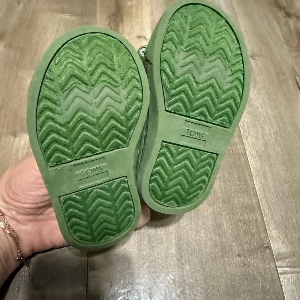 TOMS Lenny‎ Slip On Sneaker Double Strap Shoe Green Toddler 4 Padded Quilted
